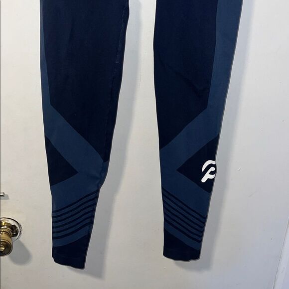PELETON Navy Blue Seamless Leggings-L - Picture 4 of 8